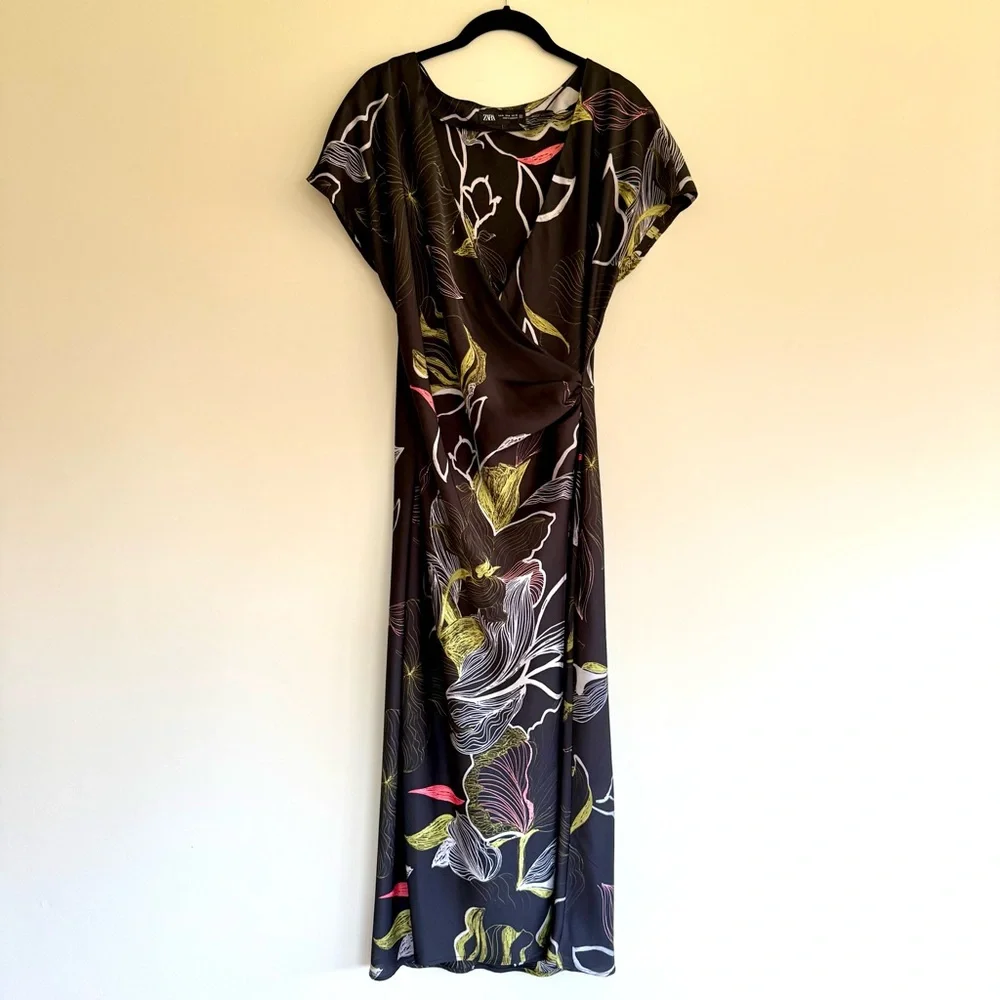 🪷ZARA Women’s Satin Floral Faux Wrap Ruched Short Sleeve Slit Midi Dress - Picture 2 of 9